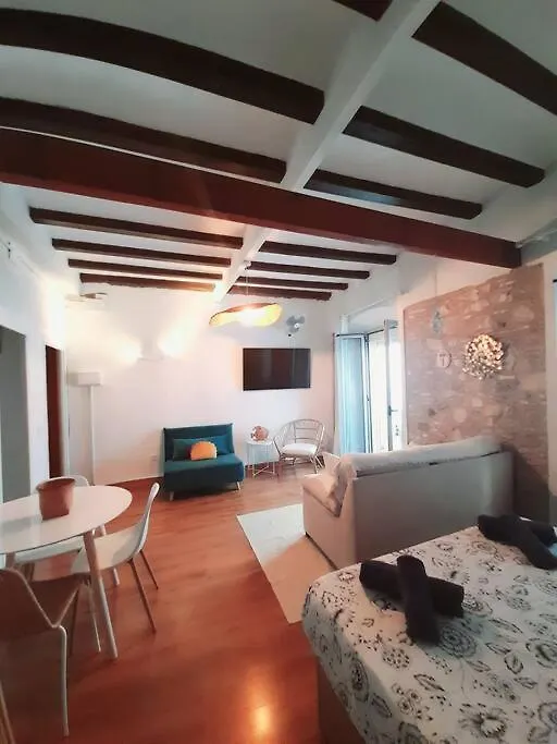 Bonito Estudio En El Centro. Ideal Parejas. Palamós